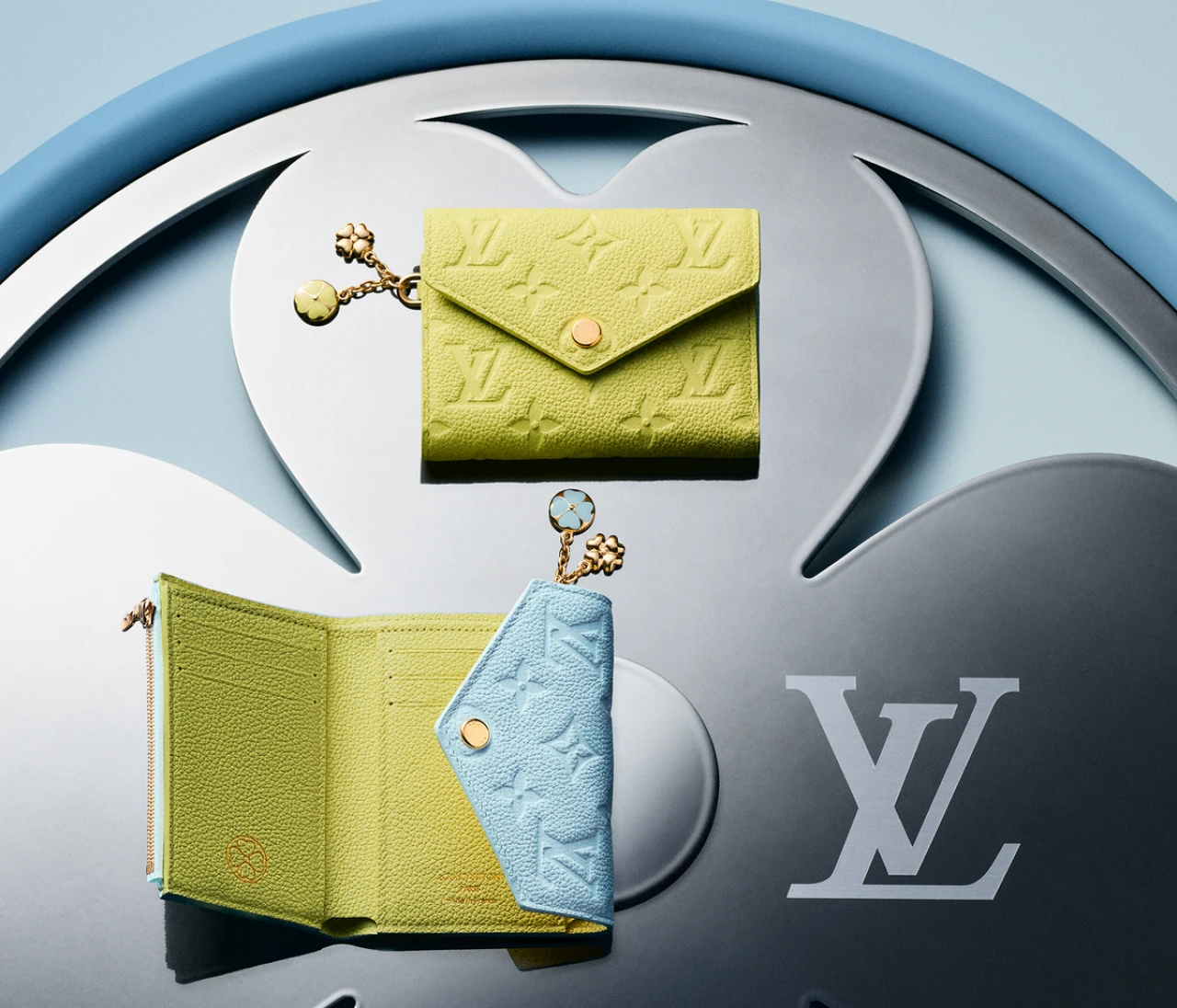 【 LOUIS VUITTON（ルイ・ヴィトン）】スーパーラッキーデーに向けて日本限定カラーやラッキーチャームが彩る新作ウィメンズウォレットが登場