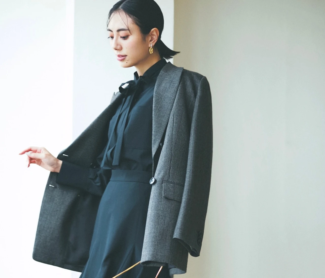 【グレージャケットコーデ】「センスがいい！」って褒められ確実なセットアップを合わせて【BAILA今日のコーデ】