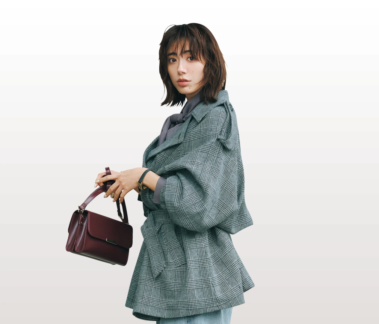 【体型カバーも!アウターコーデ】ペプラム風コートならスタイルアップも楽々【BAILA今日のコーデ】