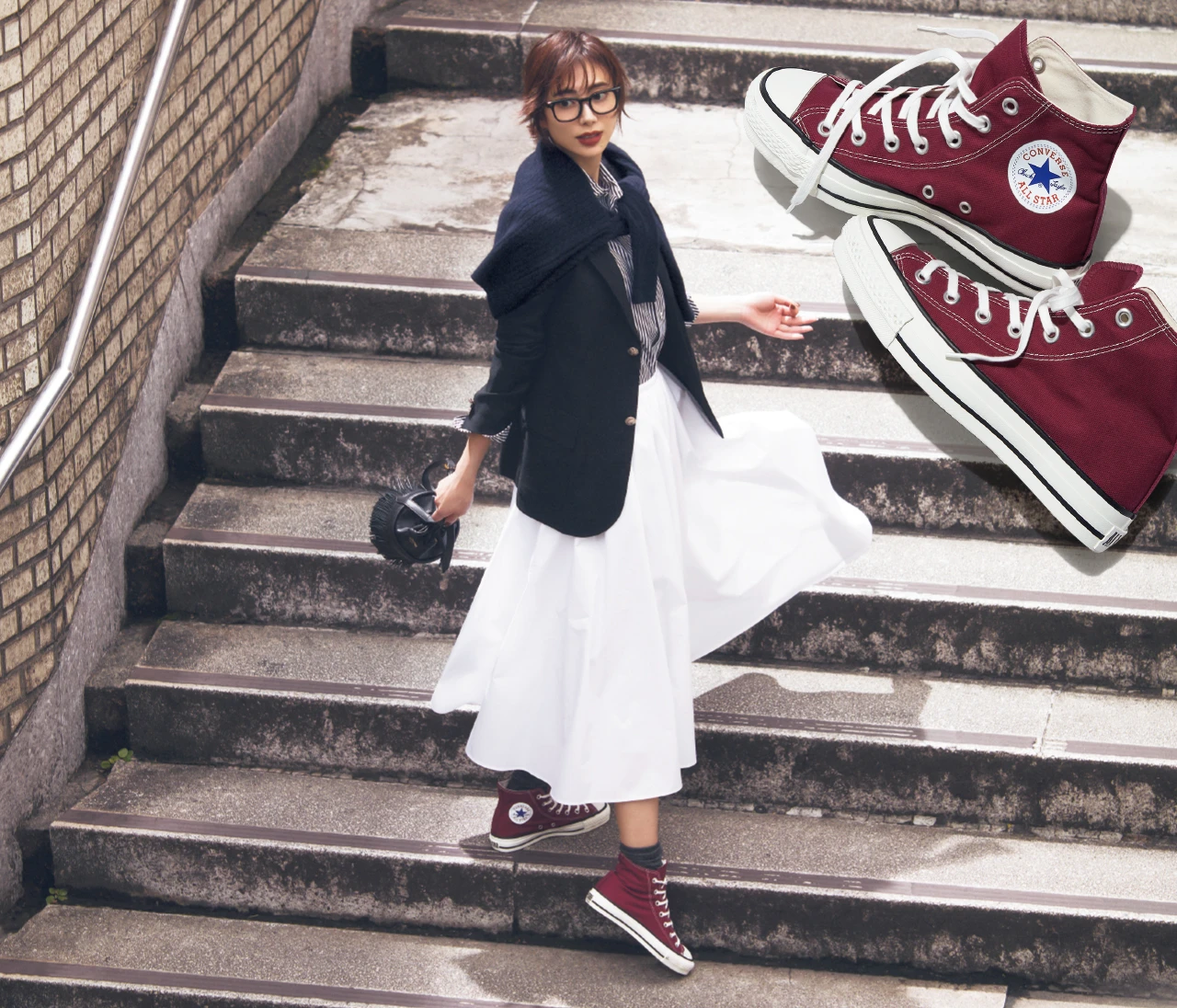 きれいめ派のスニーカーはクラシックな「コンバース」におまかせ! 足もとにボルドーを効かせたトラッドコーデ