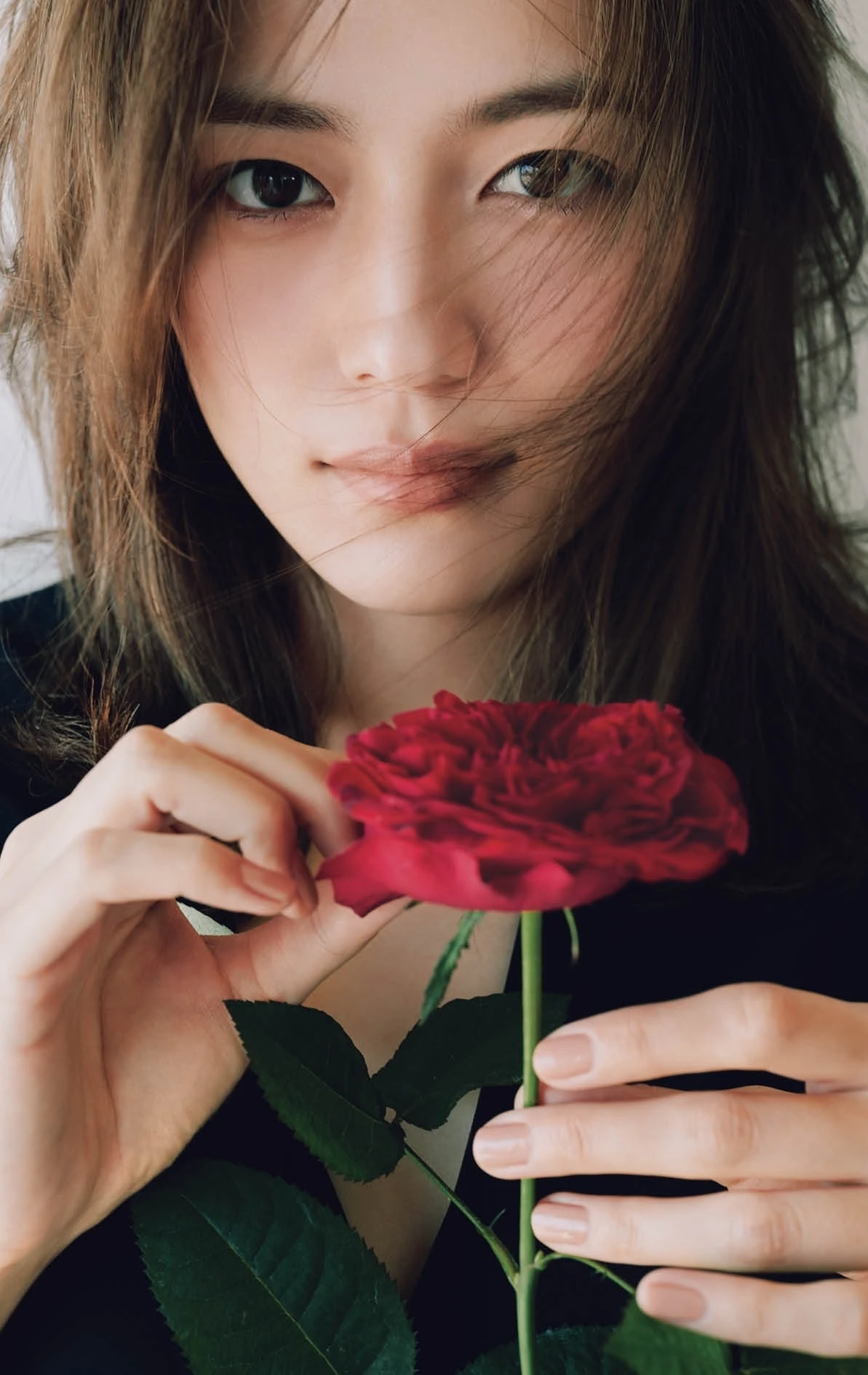 まとう人の個性が際立つ特別な香り　川口春奈が語るアイコニックなひとしずく_2