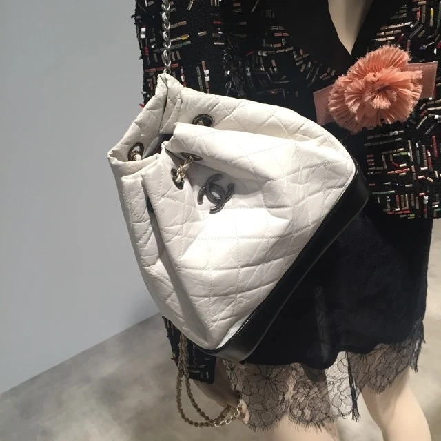 シャネルの新作バッグ「ガブリエル　ドゥ　シャネル」に夢中♡