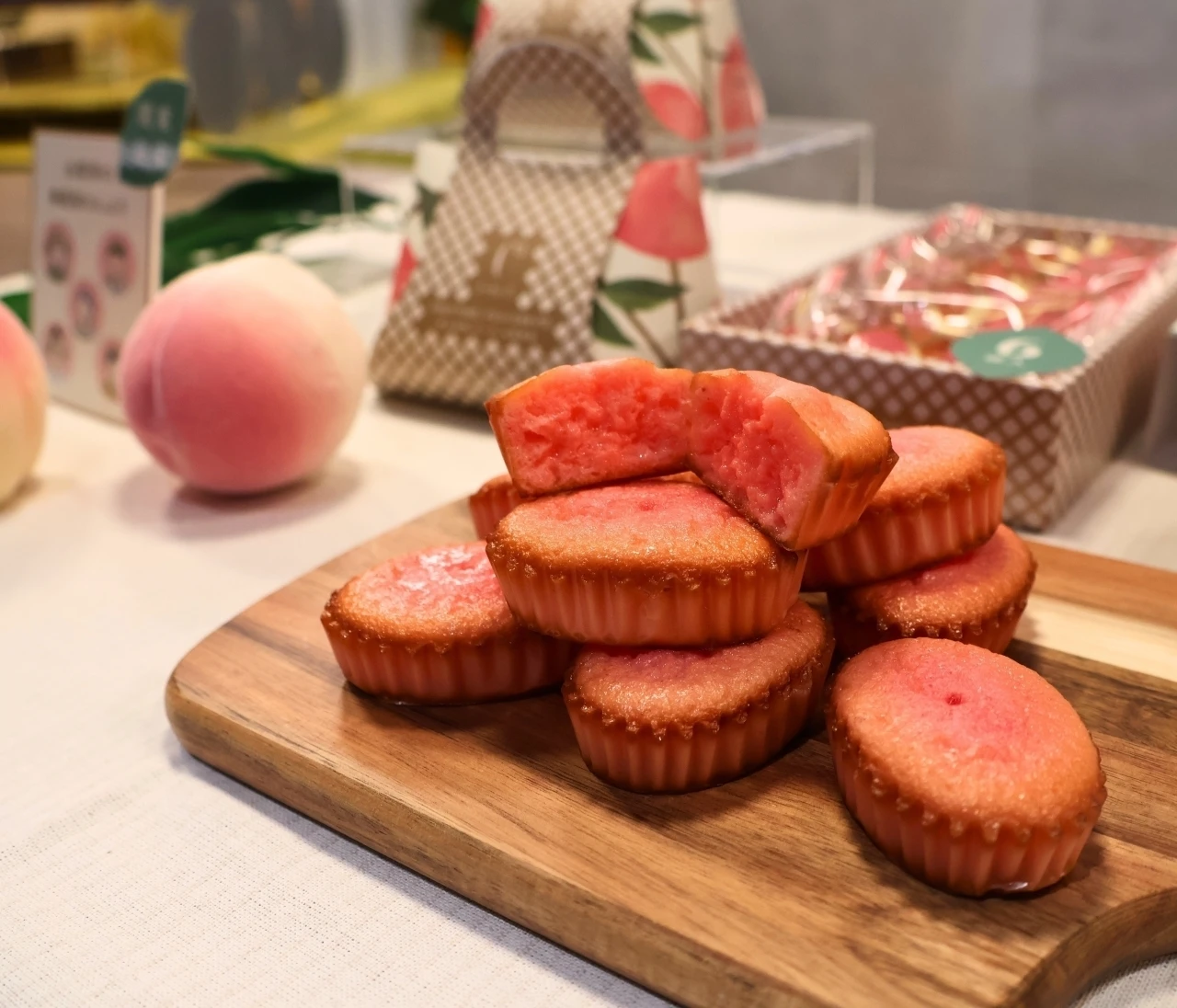 春を彩る"山梨スイーツ"！桃＆マスカットの新作焼き菓子がまるでもぎたて果実で凄い。