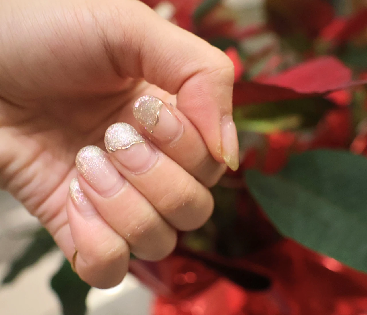 甘さ控えめ大人のハートネイル♡指２本でつくる隠れデザイン