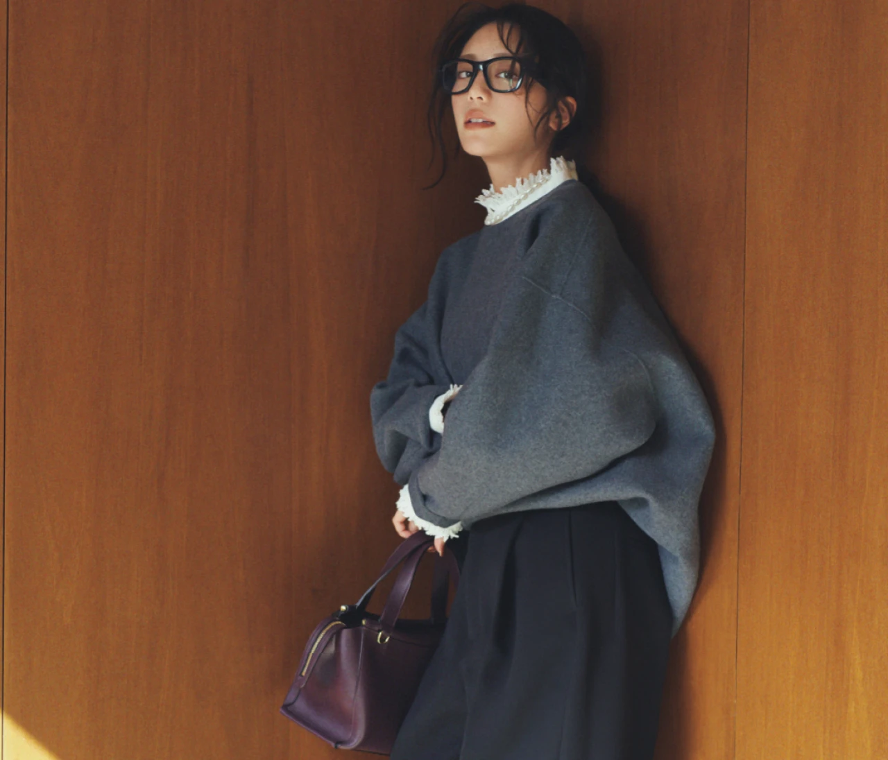 一点投入でトレンド感アップ！ 上品さも兼ね備える「さりげなカーヴィ」スラックス4選