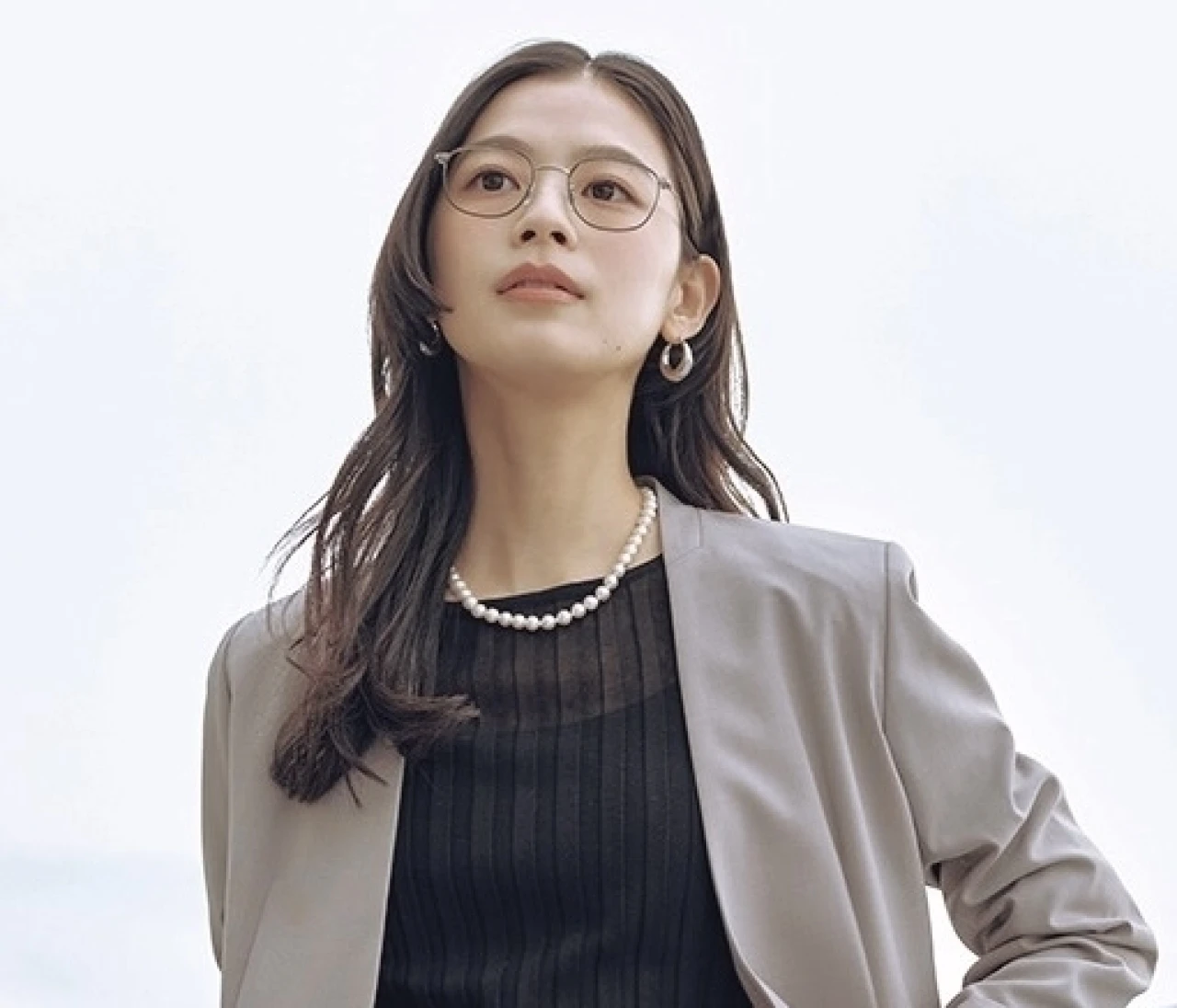 【薄軽ジャケットコーデ】ノンストレスな軽やかジャケットで快適通勤【BAILA今日のコーデ】