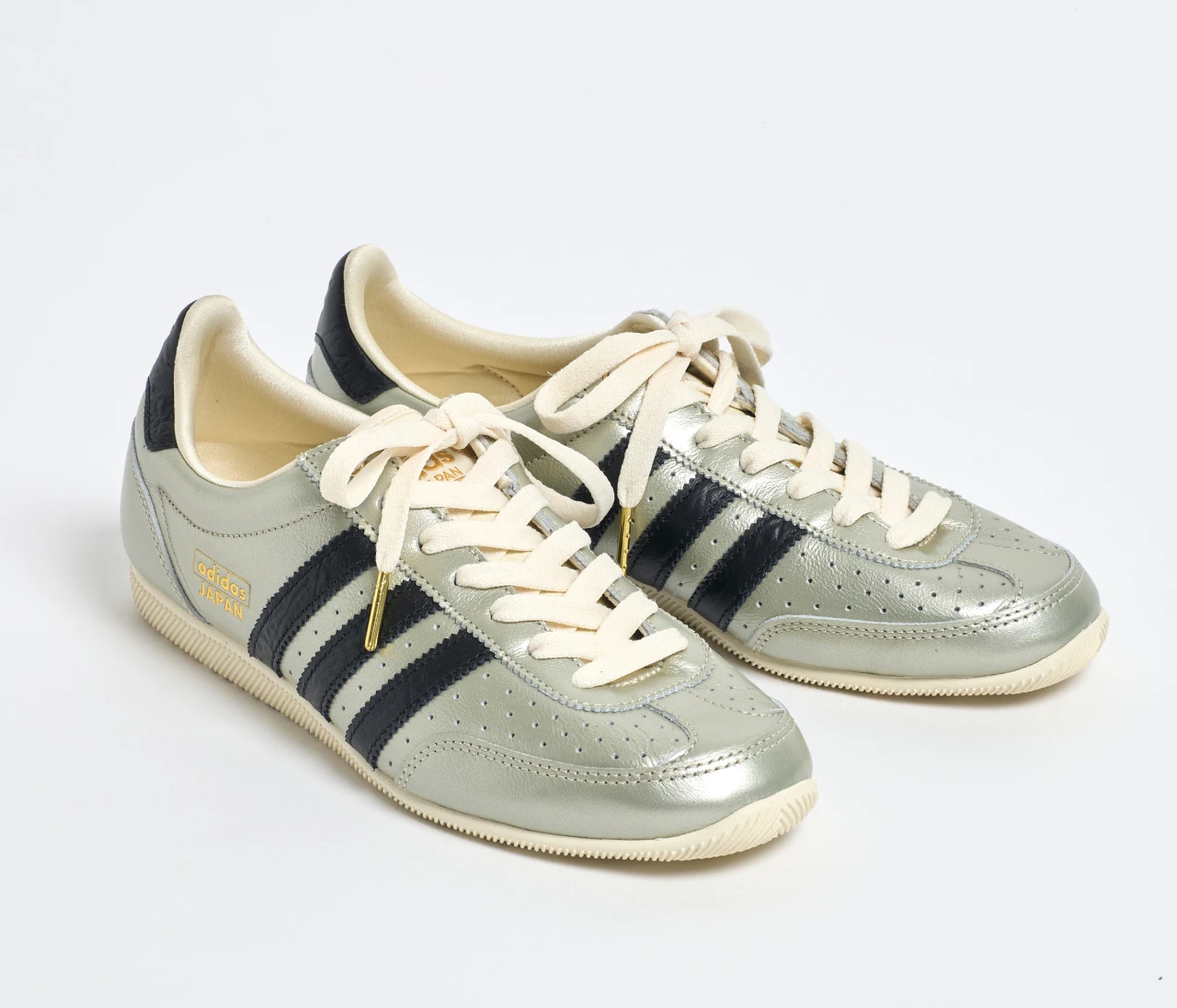 【アディダス】トレンドの薄底スニーカーJAPANで歩きやすさも両立！スニーカーの選び方も【きれいめ派の通勤・休日スニーカー】