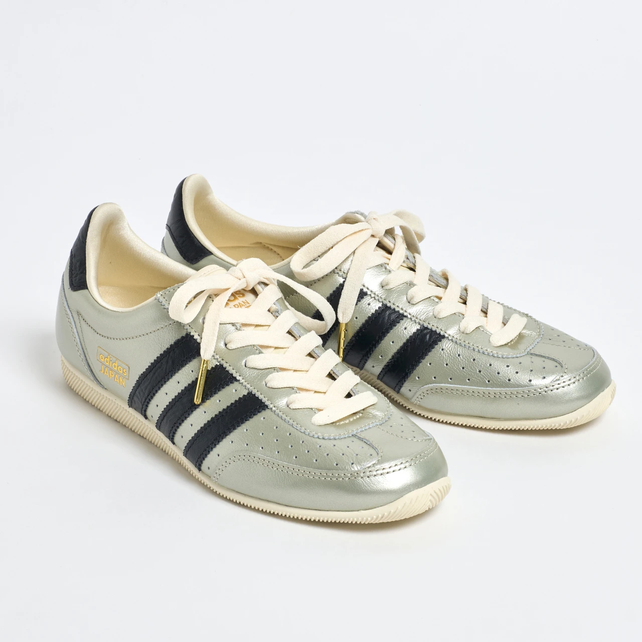 【アディダス】トレンドの薄底スニーカーJAPANで歩きやすさも両立!スニーカーの選び方も【きれいめ派の通勤・休日スニーカー】