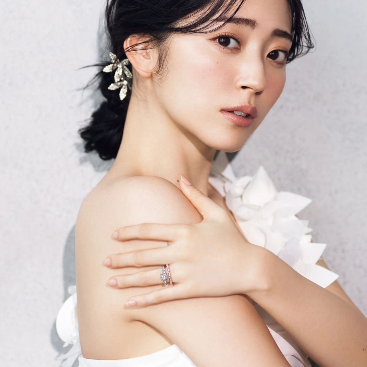 【 #鈴木愛理 がまとうカルティエのウエディングリング】世界の王族に支持されるジュエラーの逸品リング