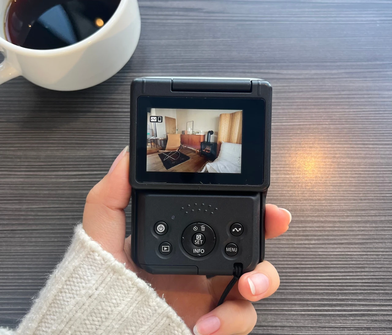 超軽量！大人旅行におすすめなコンデジ【キャノン パワーショット V10 】の魅力&一緒に買うべきアイテム3選　#カメラ部