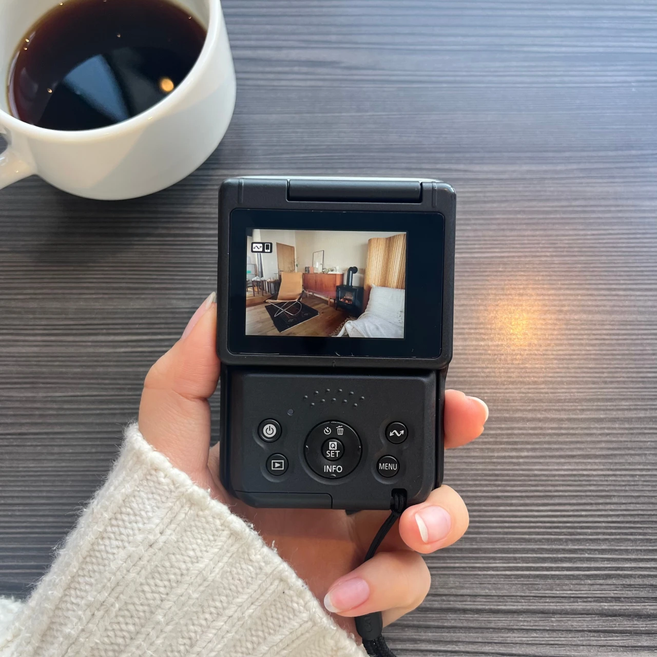 超軽量！大人旅行におすすめなコンデジ【キャノン パワーショット V10 】の魅力&一緒に買うべきアイテム3選　#カメラ部