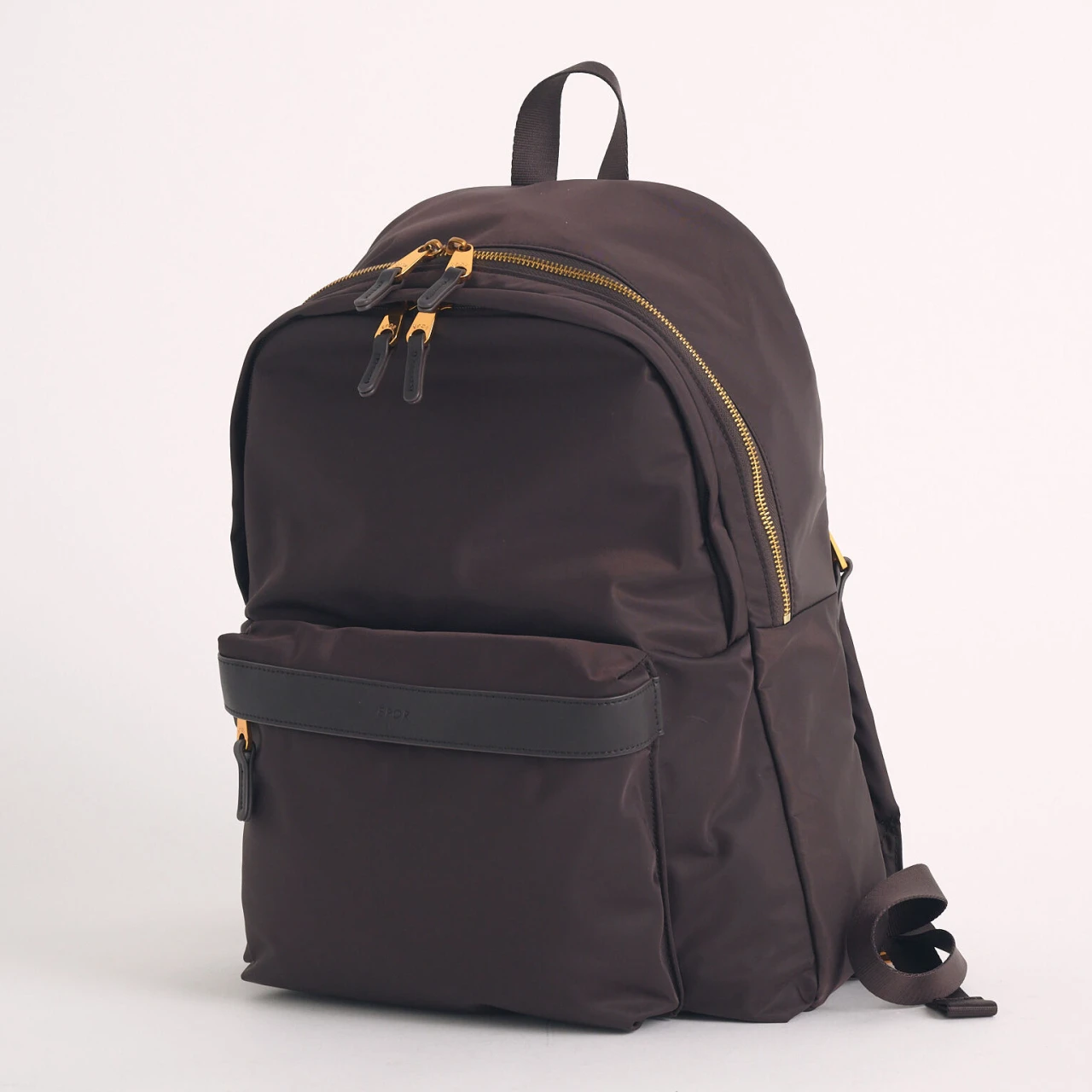 見た目も機能も満点!「ロペ エポール(ÉPOR)」の撥水リュックで、雨の日もおしゃれに!【優秀通勤リュック】