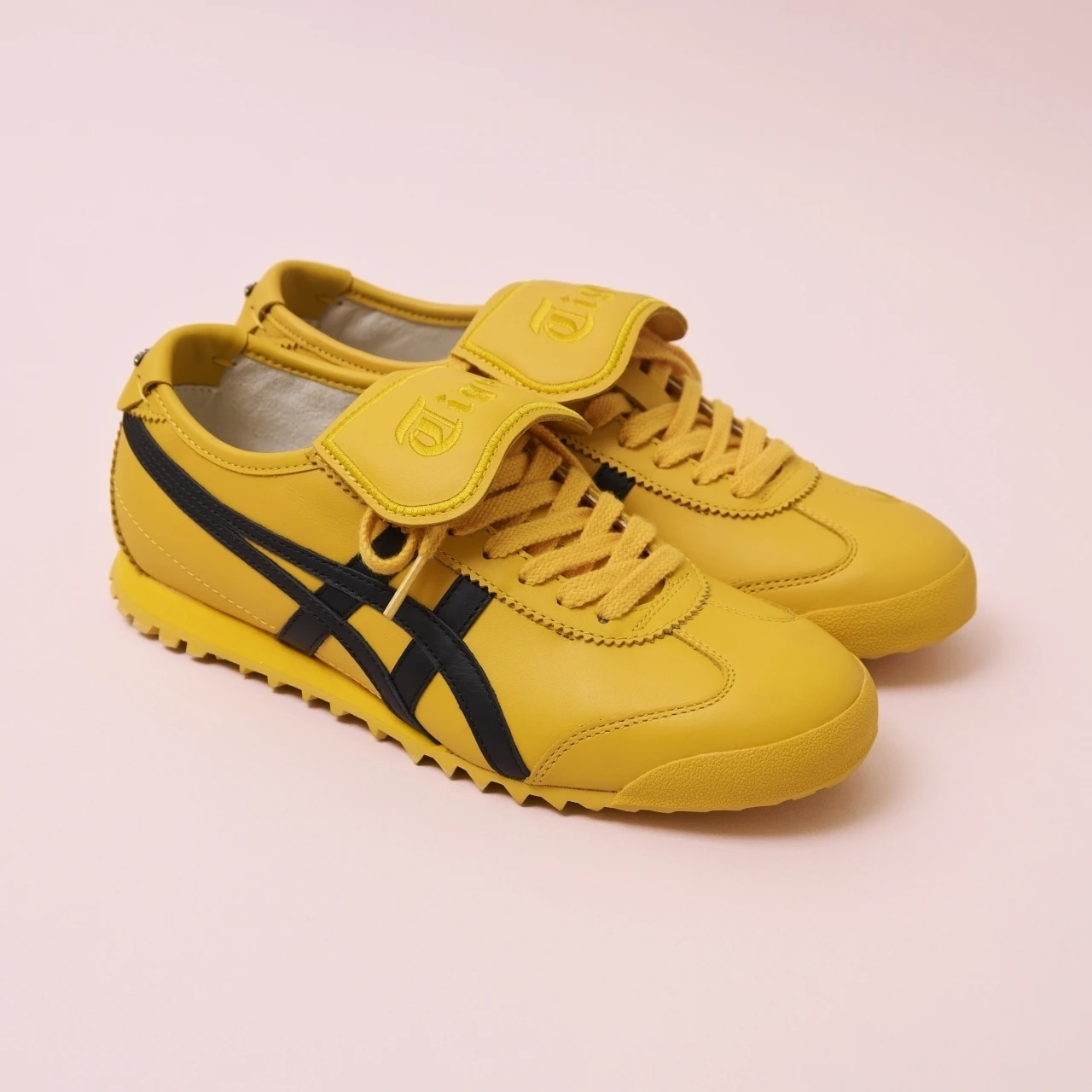 【オニツカタイガー】防水機能も！MEXICO 66 GOLFはコースも街もいける！【きれいめ派の通勤・休日スニーカー】