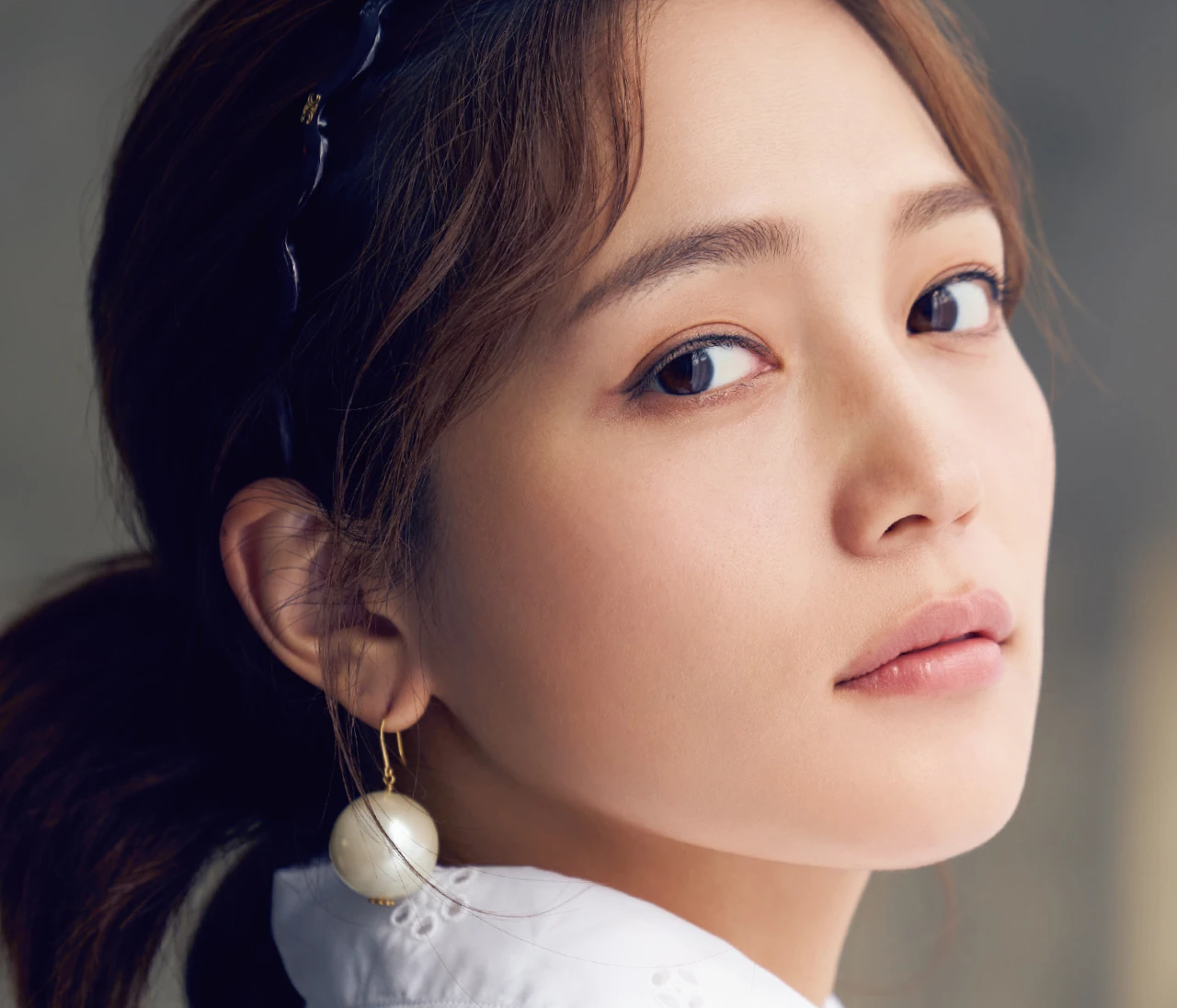 川口春奈with最新パールジェリー｜モードに楽しむ「ディオール」、ピュアに楽しむ「セリーヌ」のパール