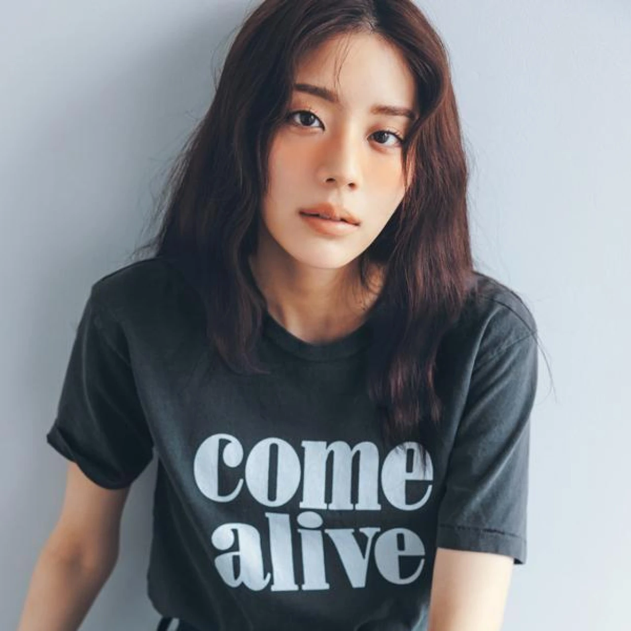 【Tシャツを着る日のメイクどうする?】洒落ムードをつくるメイクテク8選(写真)