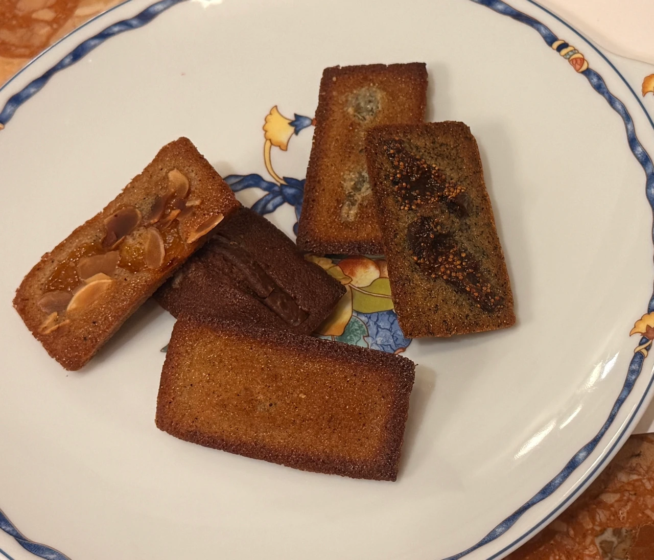 モチっとジュワッと新食感！焼きたてフィナンシェ✨#手土産部