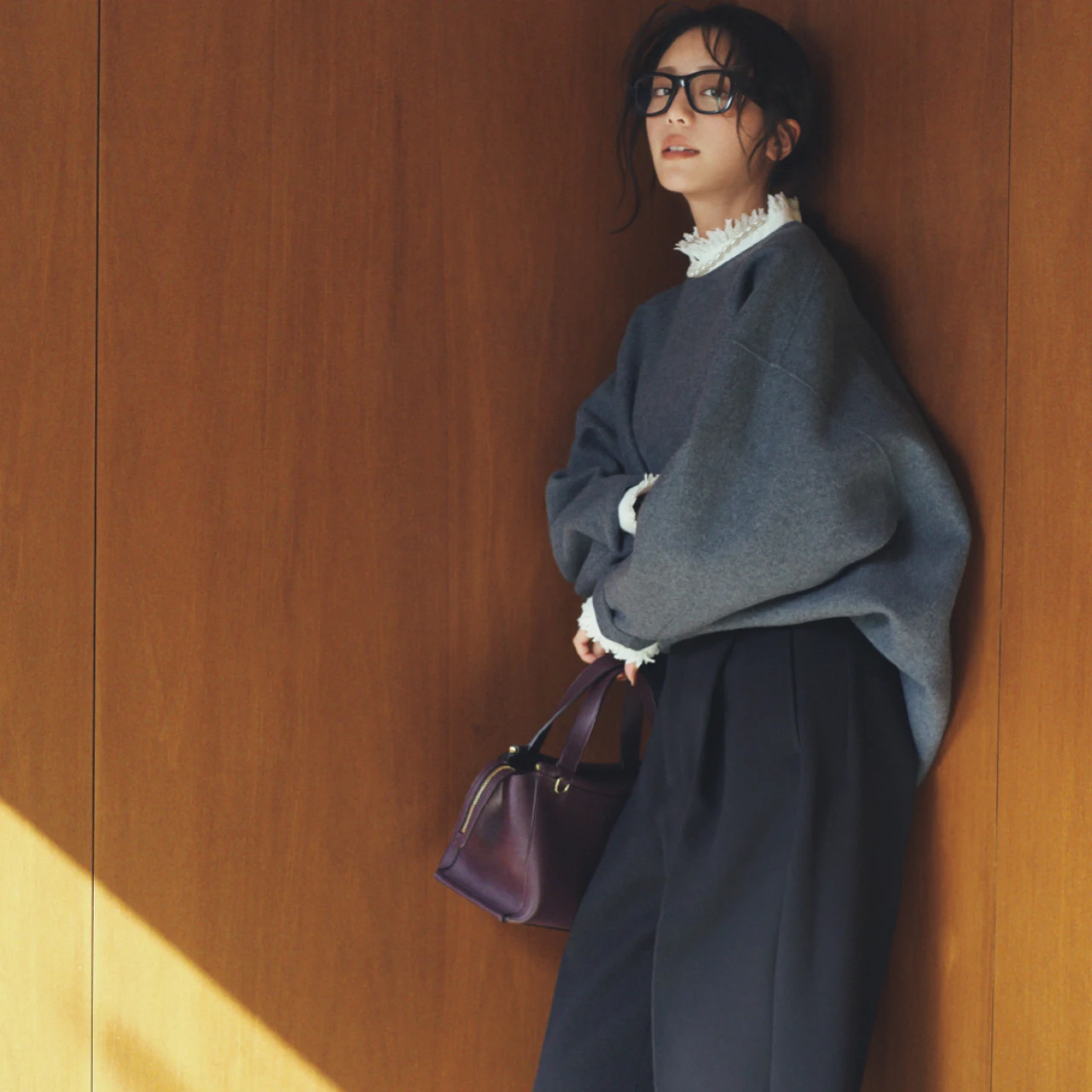 一点投入でトレンド感アップ！ 上品さも兼ね備える「さりげなカーヴィ」スラックス4選