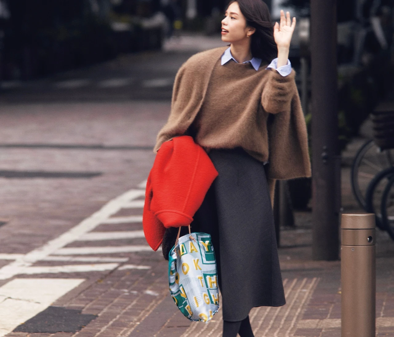 【ニット×シャツコーデ】きちんとも可愛いもいいとこどりした重ね着コーデ【BAILA今日のコーデ】