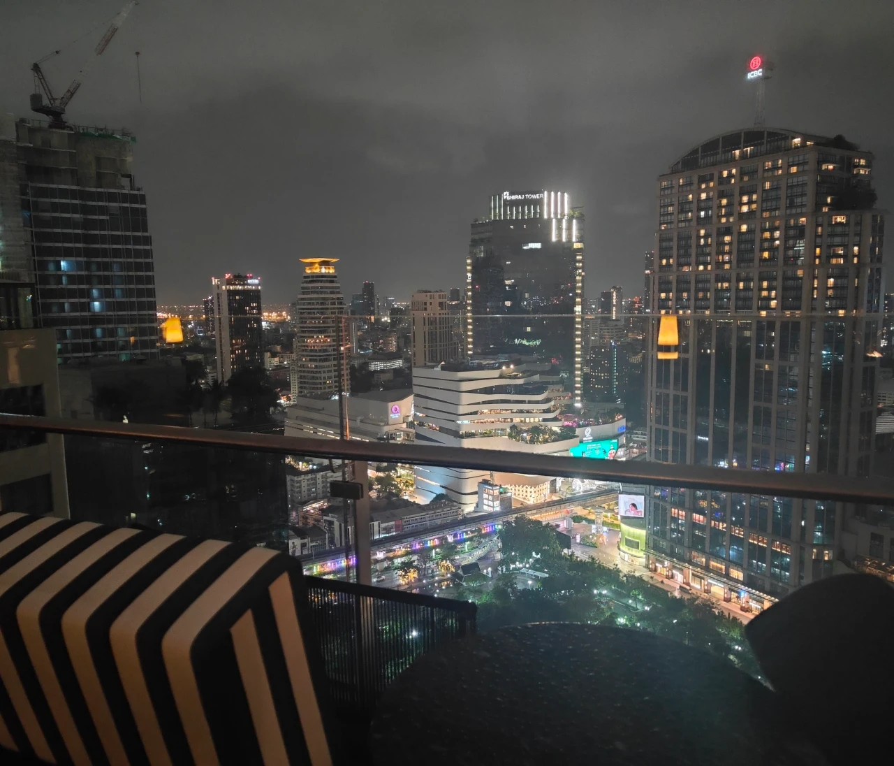 【バンコクルーフトップバー】夜景×カクテルが人気♡「ABar Rooftop」メニュー・雰囲気