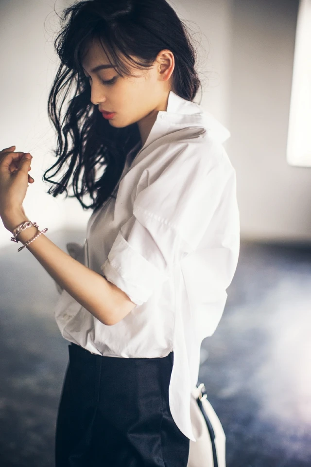 男が見ている女のシャツ、ズバリ3大ポイント。