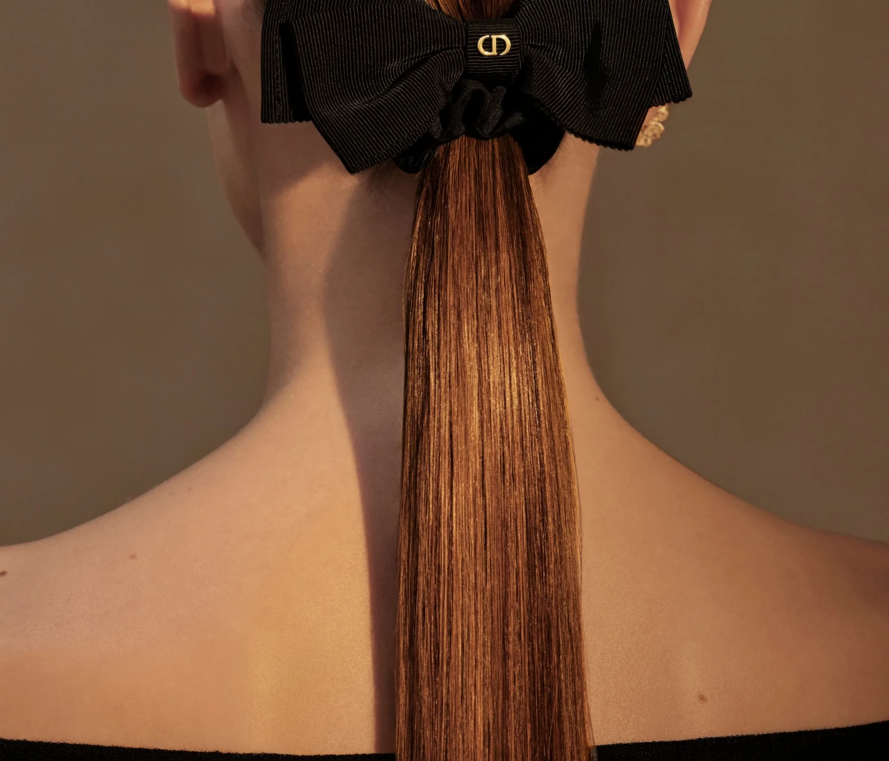 【ディオール】2025年フォール コレクションから新作スニーカーやヘアアクセサリーが登場