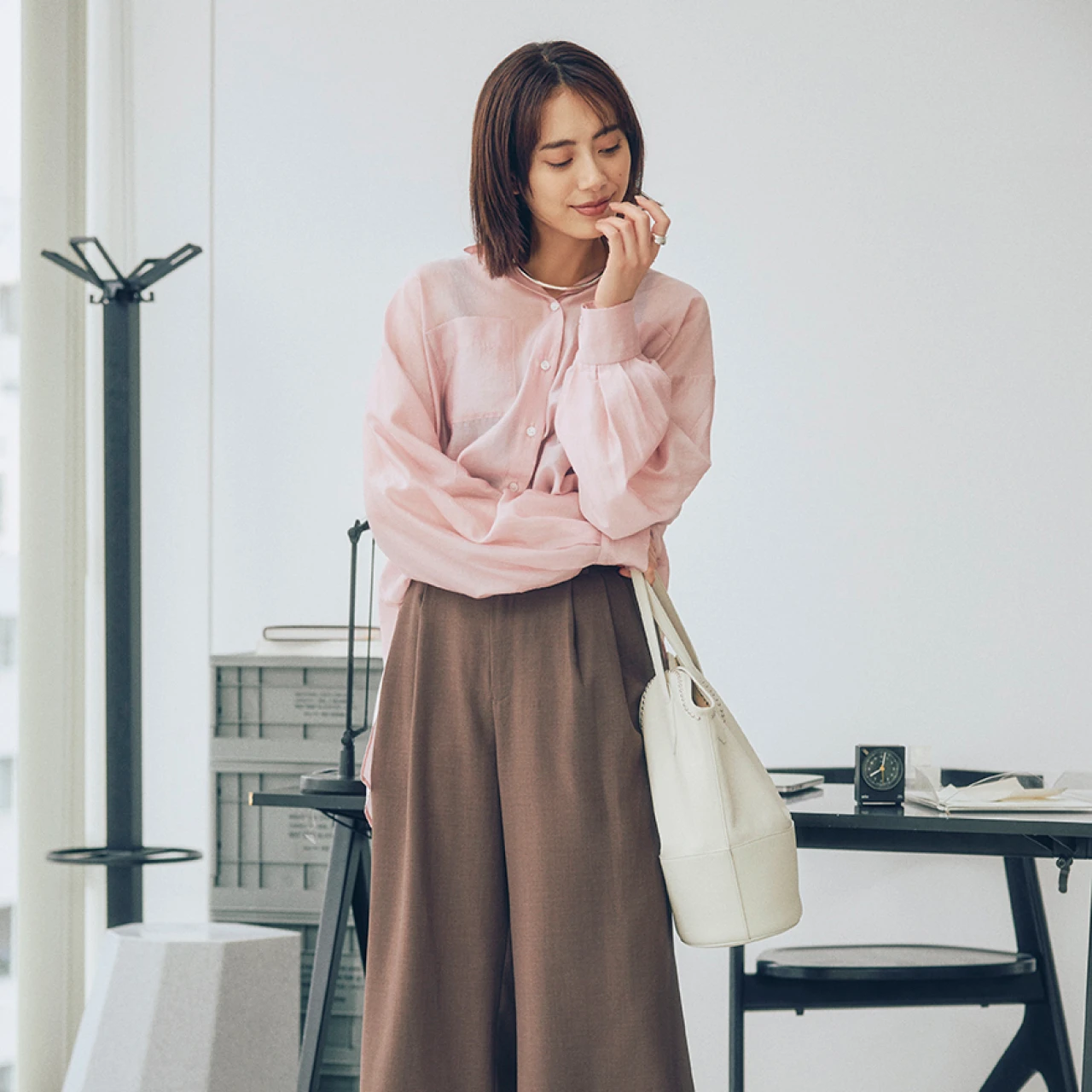【涼しい通勤ワイドパンツ】プロが厳選！ オペーク ドット クリップの“なめらか涼感パンツ”が夏のitアイテムに