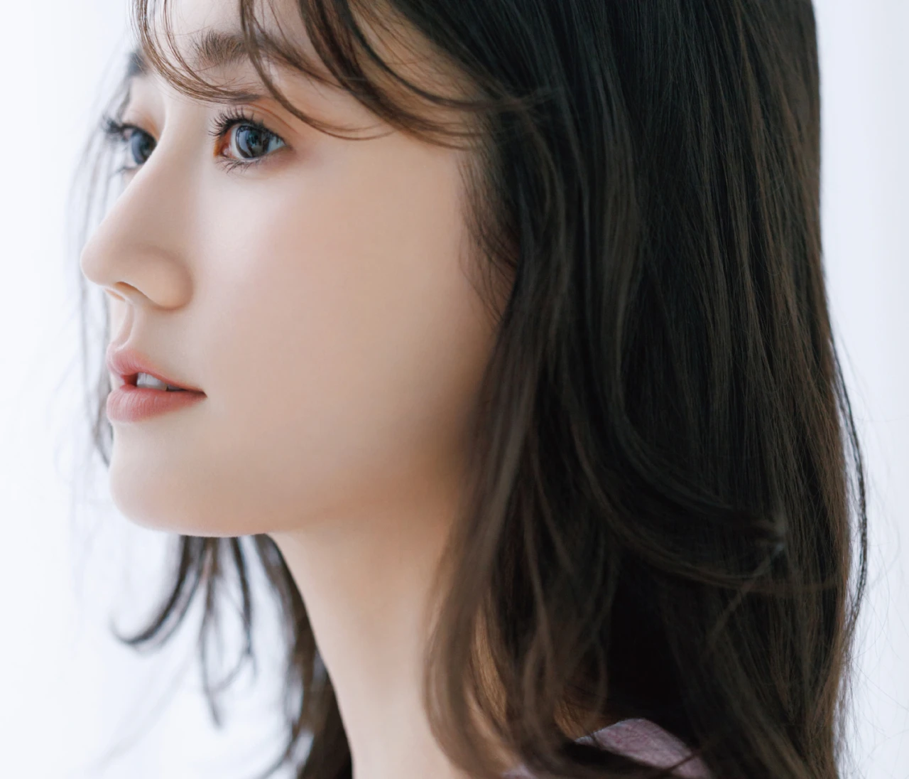 顔たるみのサインかも！「もしかして私顔伸びた？」と感じたらやるべきスキンケア・リフトアップメイク・美容医療を総まとめ