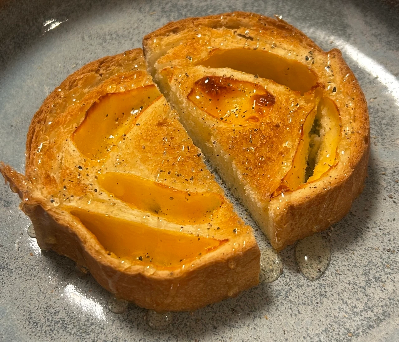 【金谷ホテルベーカリー】チーズロードを実食レビュー！どこで買える？おすすめの食べ方も紹介