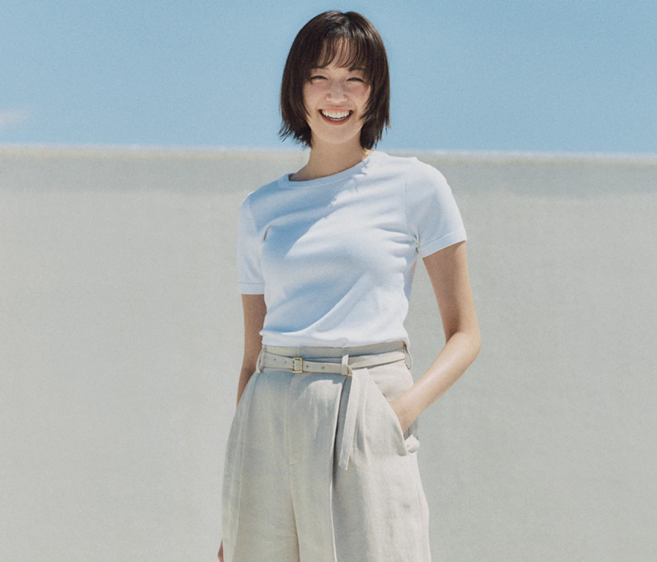 予想最高気温31℃/ワンツーコーデになりがちな夏こそ、抜け感ワイドパンツの出番【BAILA今日のコーデ】