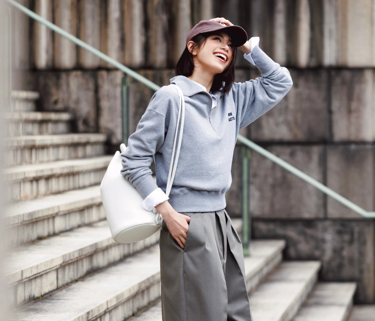 予想最高気温27℃／きれいめベースにスポーティな抜け感を添えこなれた印象に導いて【BAILA今日のコーデ】