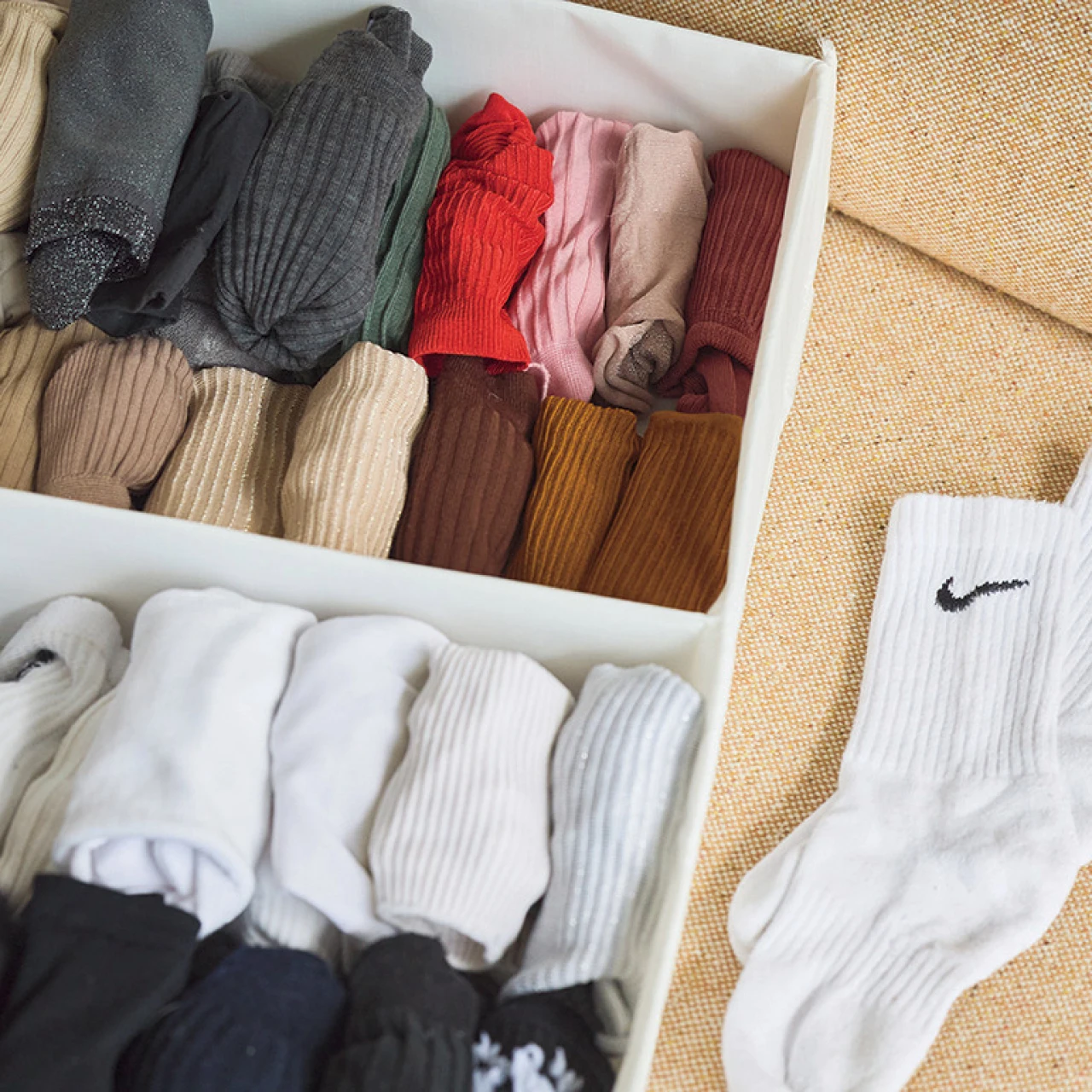 【さとかなのクローゼット収納術Q＆A】即・真似したい！靴下の収納テク、服を減らす方法など