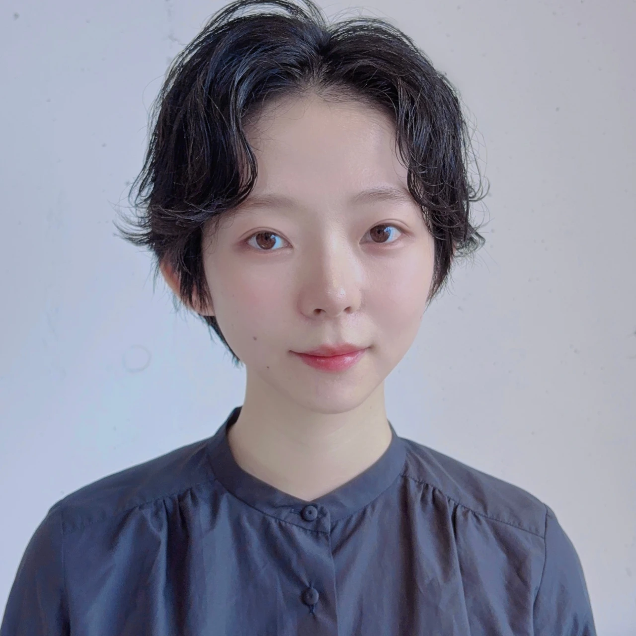 【ショートヘア・30代~40代大人の髪型】涼しい髪型!エアリーな外ハネショート