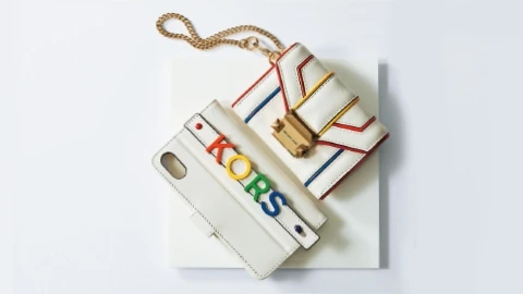 【MICHAEL MICHAEL KORS】キャッチーなデザインでわくわく感を! スモールレザーグッズ⑫