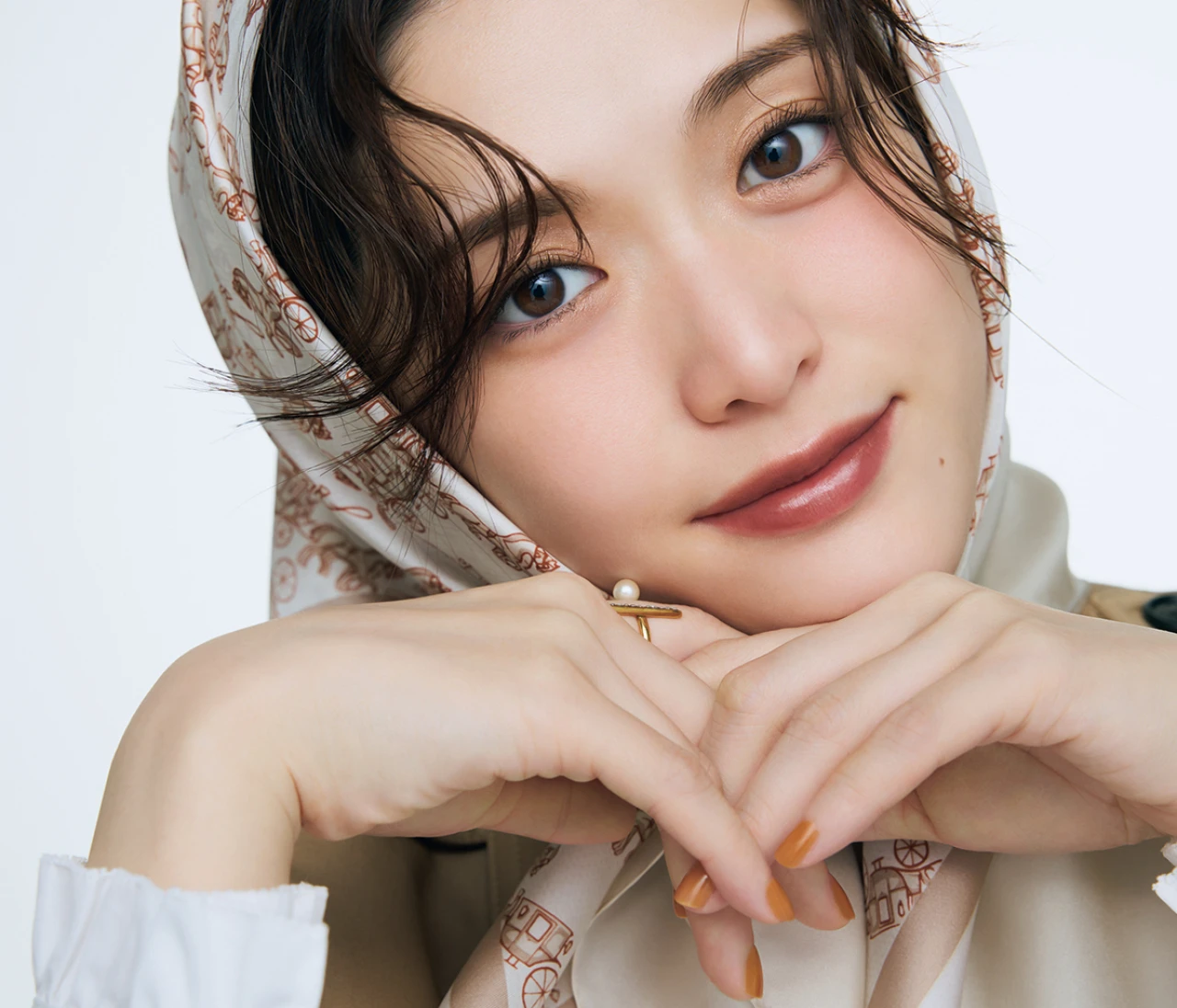 【松村沙友理と春新色コスメ】パリのムードをまとう、スックのモーブブラウンリップ