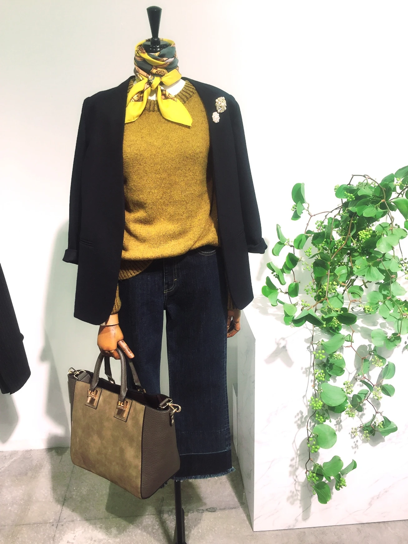 憧れの肩がけジャケットスタイル♡　中に驚きの仕掛けが！