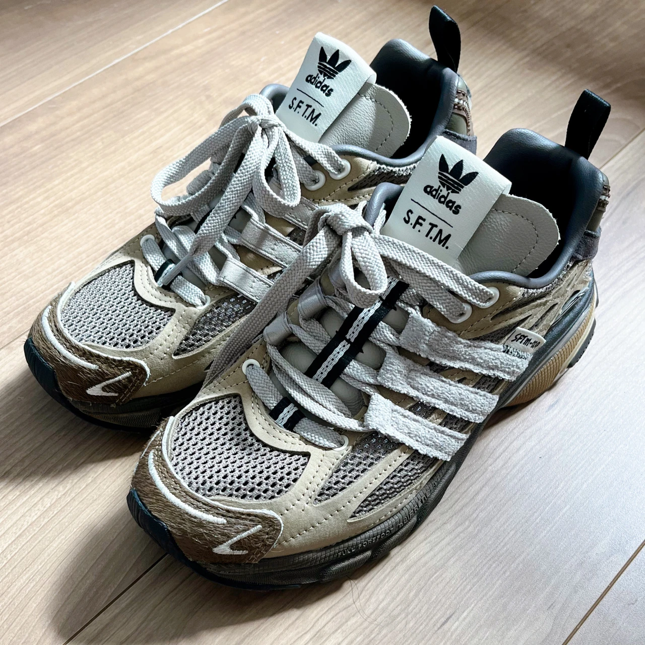 【addidas(アディダス)】ニュアンスカラーのスニーカー【エディターズピック】