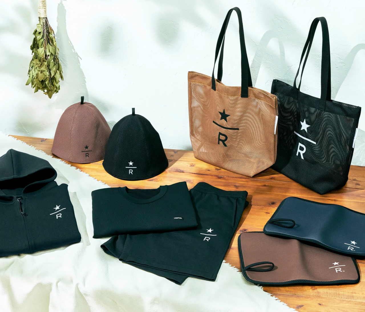 【Starbucks (スターバックス）】ロゴ入りのサウナハットやリカバリーウェアが登場！