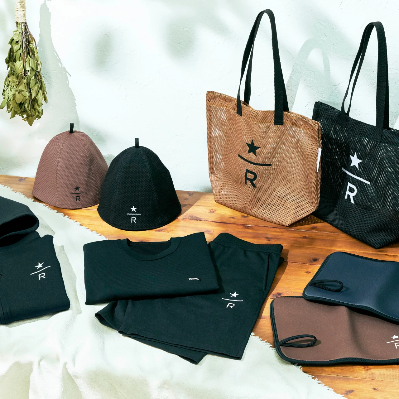 【Starbucks (スターバックス）】ロゴ入りのサウナハットやリカバリーウェアが登場！