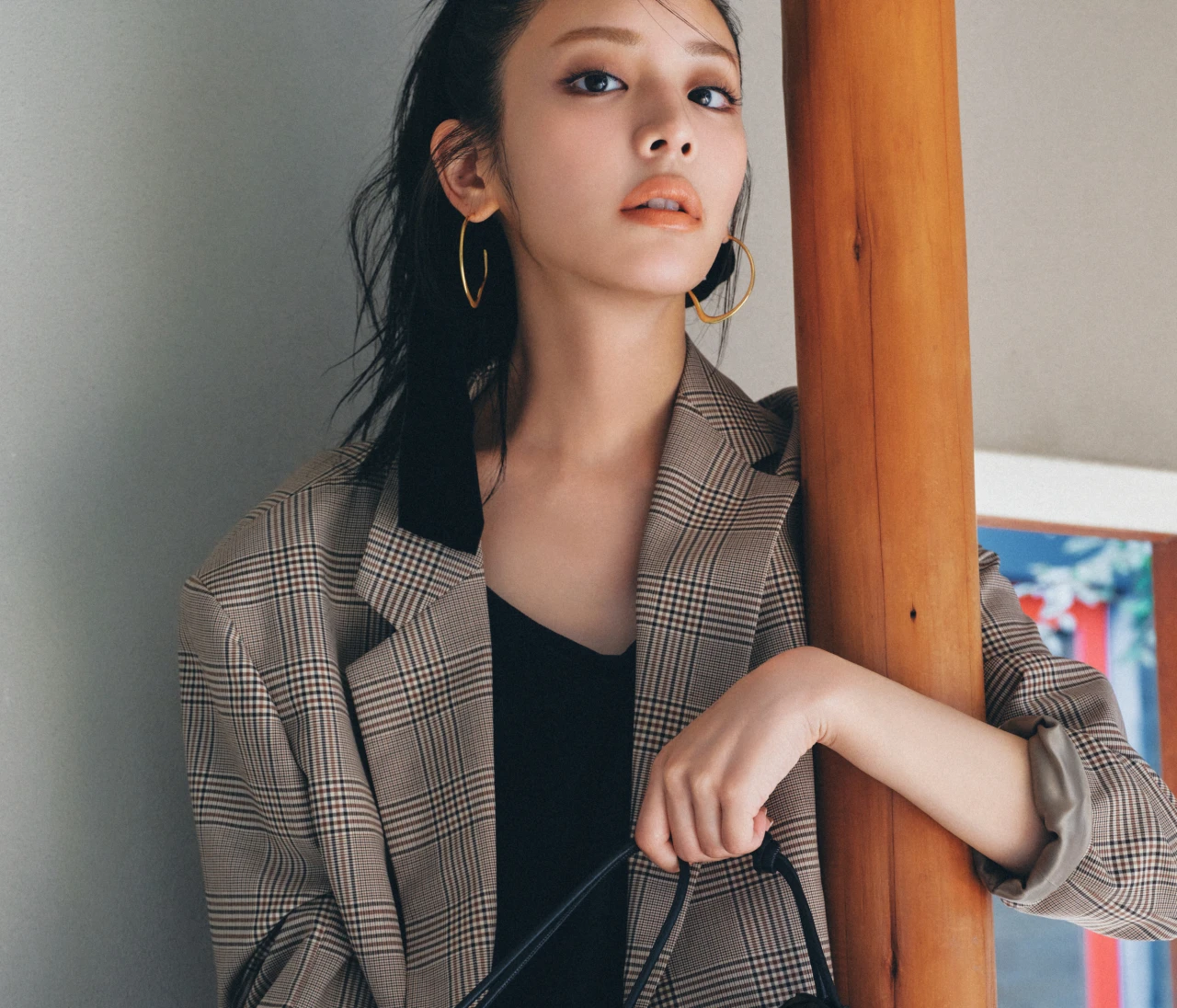 【Bottega Veneta（ボッテガ・ヴェネタ）】貴島明日香が選ぶ“一生もの”ミニバッグ。上品さが際立つ【おすすめハイブランドバッグ＆小物7選】