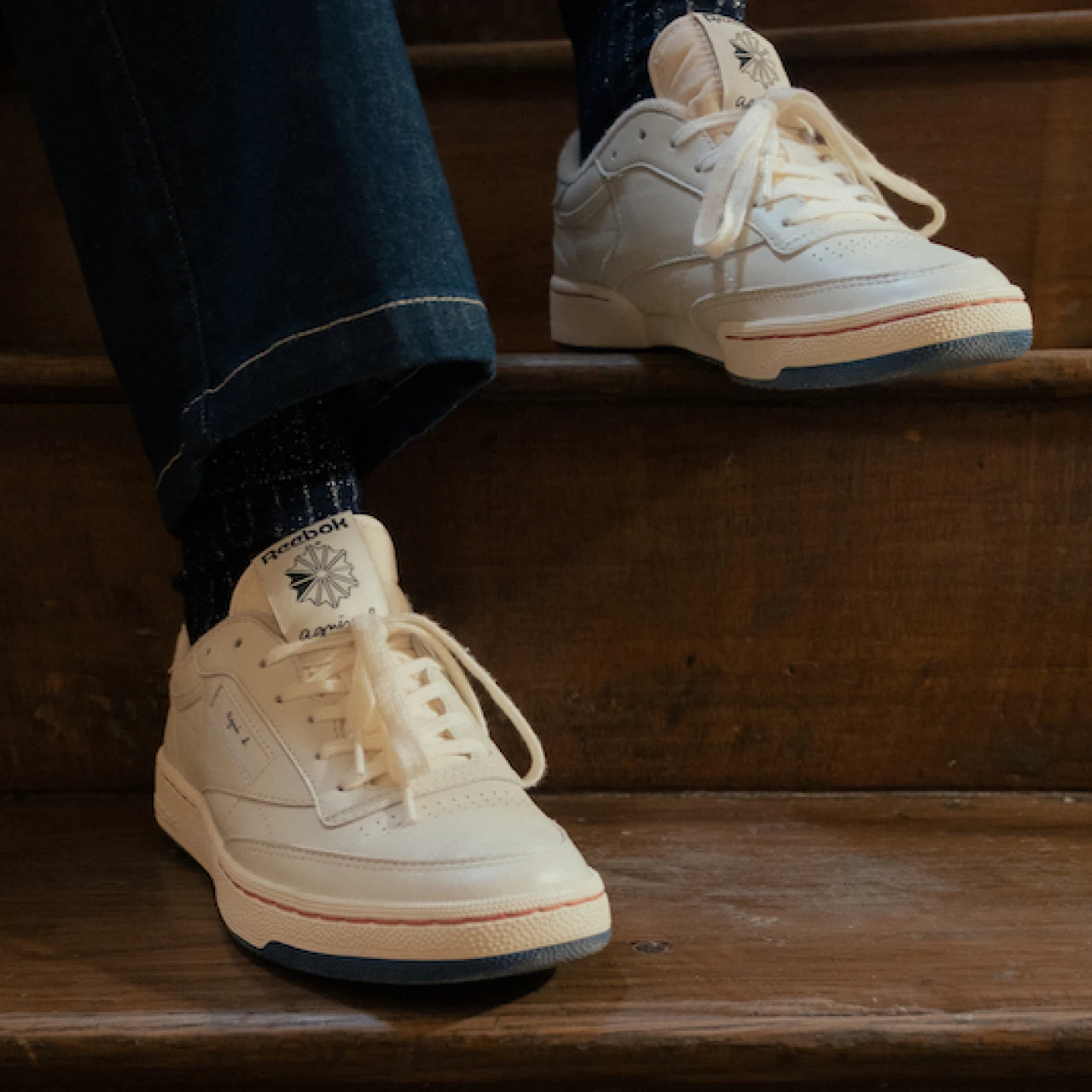 【agnès b.(アニエスベー)✕Reebok(リーボック)】初のコラボスニーカーでこなれた足元に