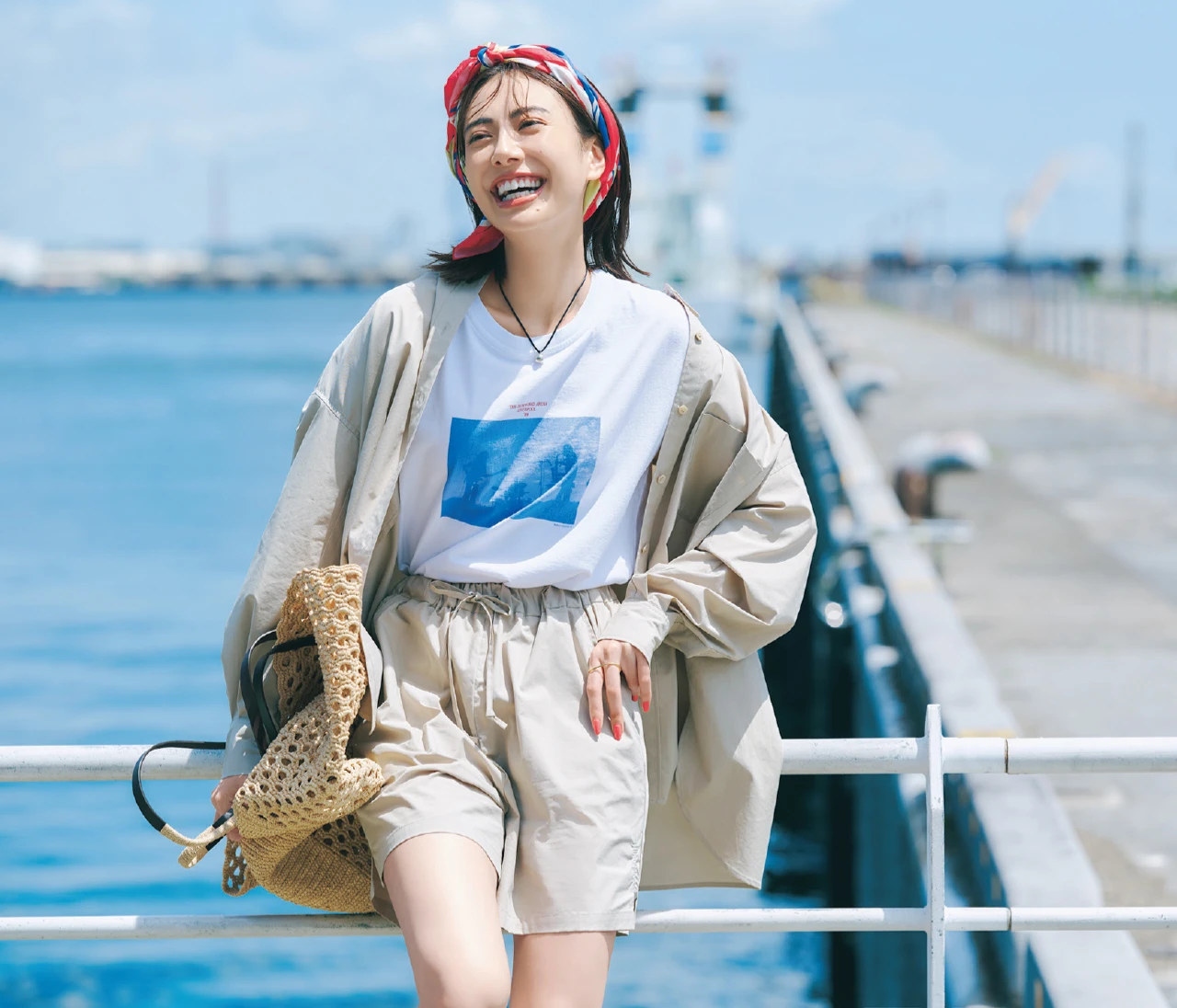 【夏の撥水アウター3選】雨の日もビーチでも活躍! さらっと羽織って紫外線防止&冷房対策も