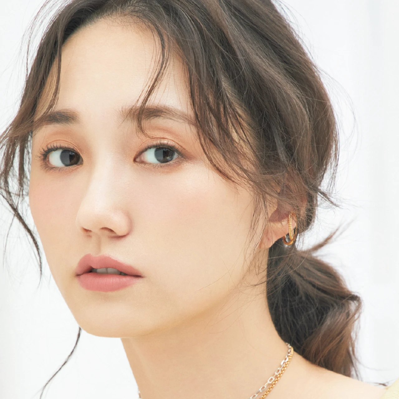 ミニマル化がかなう時短メイクのヒントとは？【2アイテムでサマになるポイントメイク】