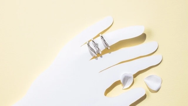 「指がきれいに見える」ウエディングリングの見つけかた【ぽっちゃりタイプ編】