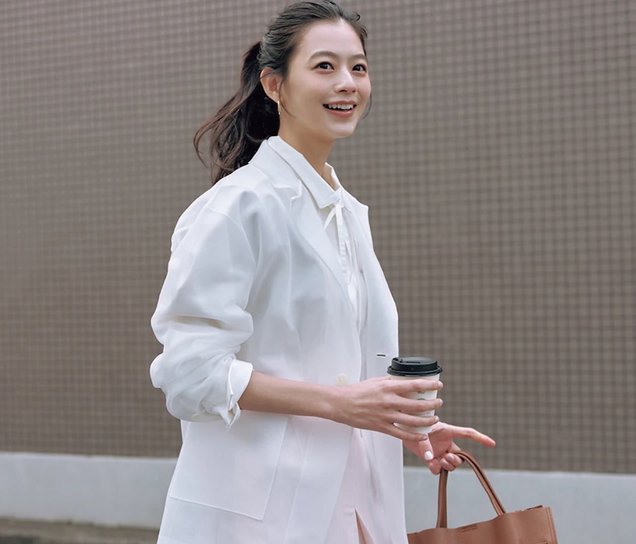 2万円台以下で厳選！ 通勤が快適になる、薄手で軽やかな「バッグイン」ジャケット3選