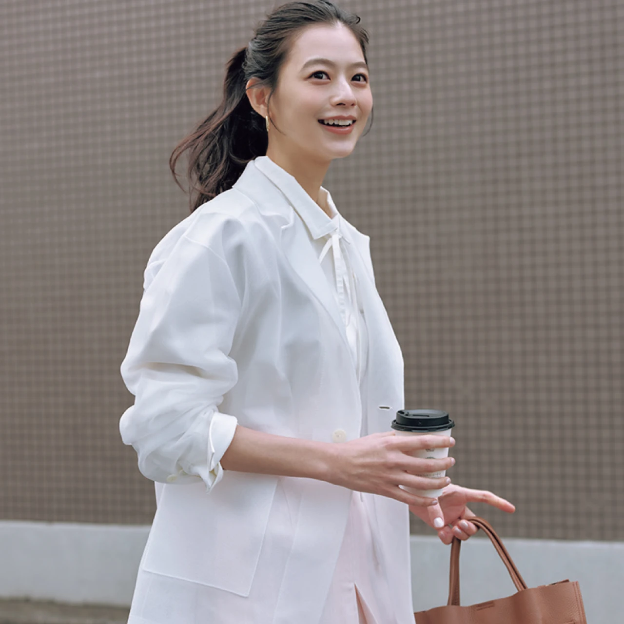 2万円台以下で厳選！ 通勤が快適になる、薄手で軽やかな「バッグイン」ジャケット3選