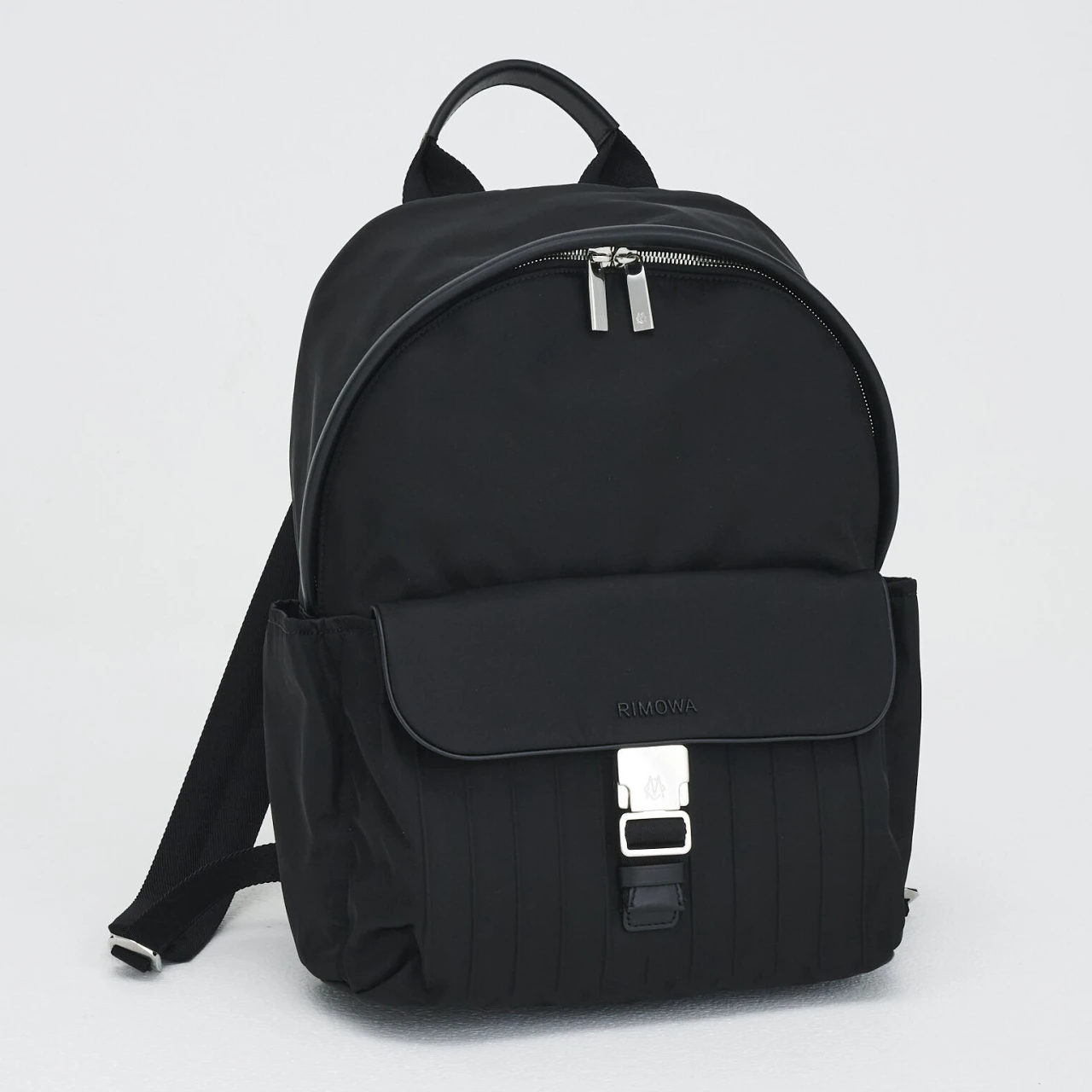 「リモワ」の上質リュックで通勤スタイルを格上げ！【優秀通勤リュック】