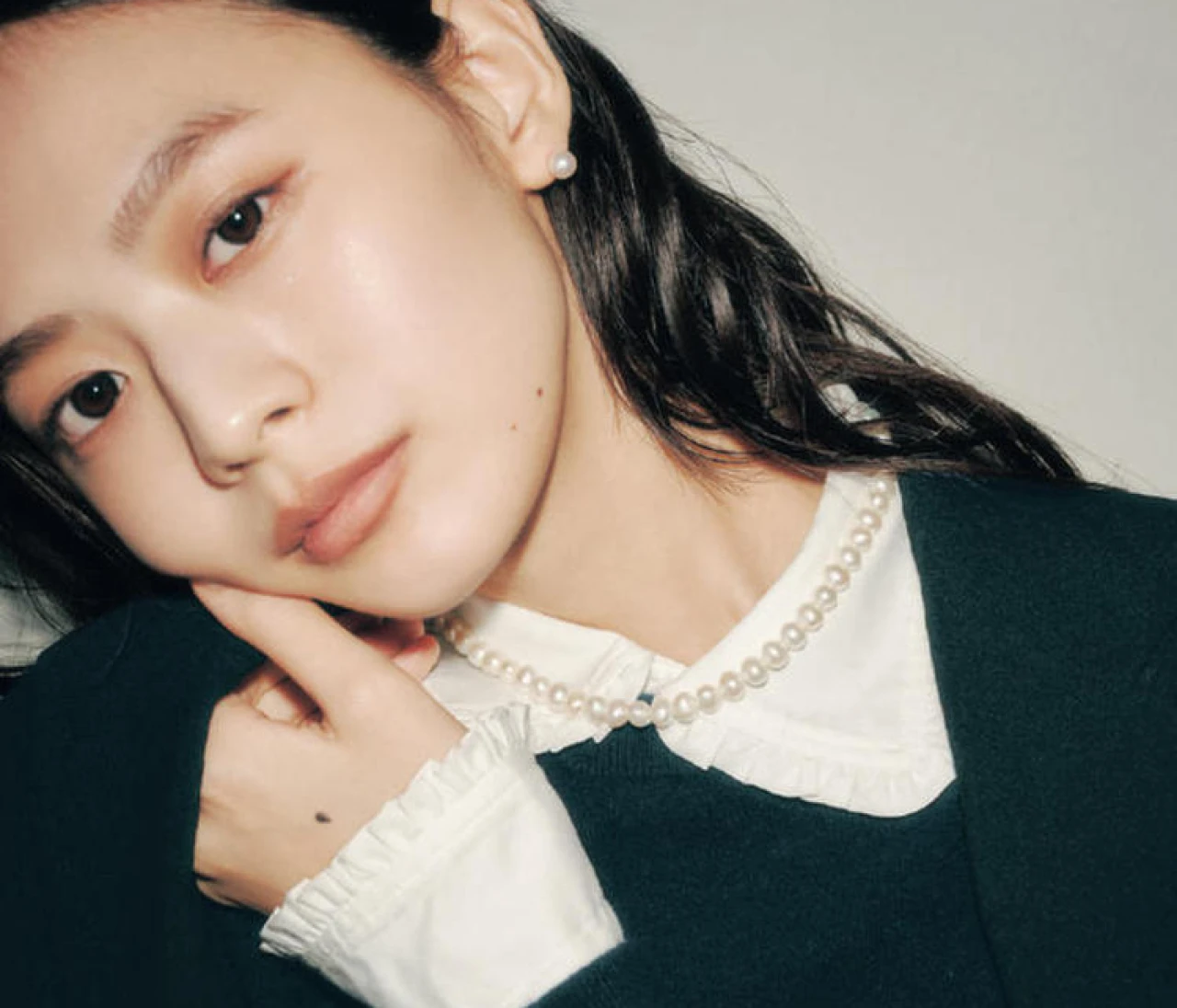 仕事→デートの日に！印象チェンジがかなう「黒×白」コーデ2選