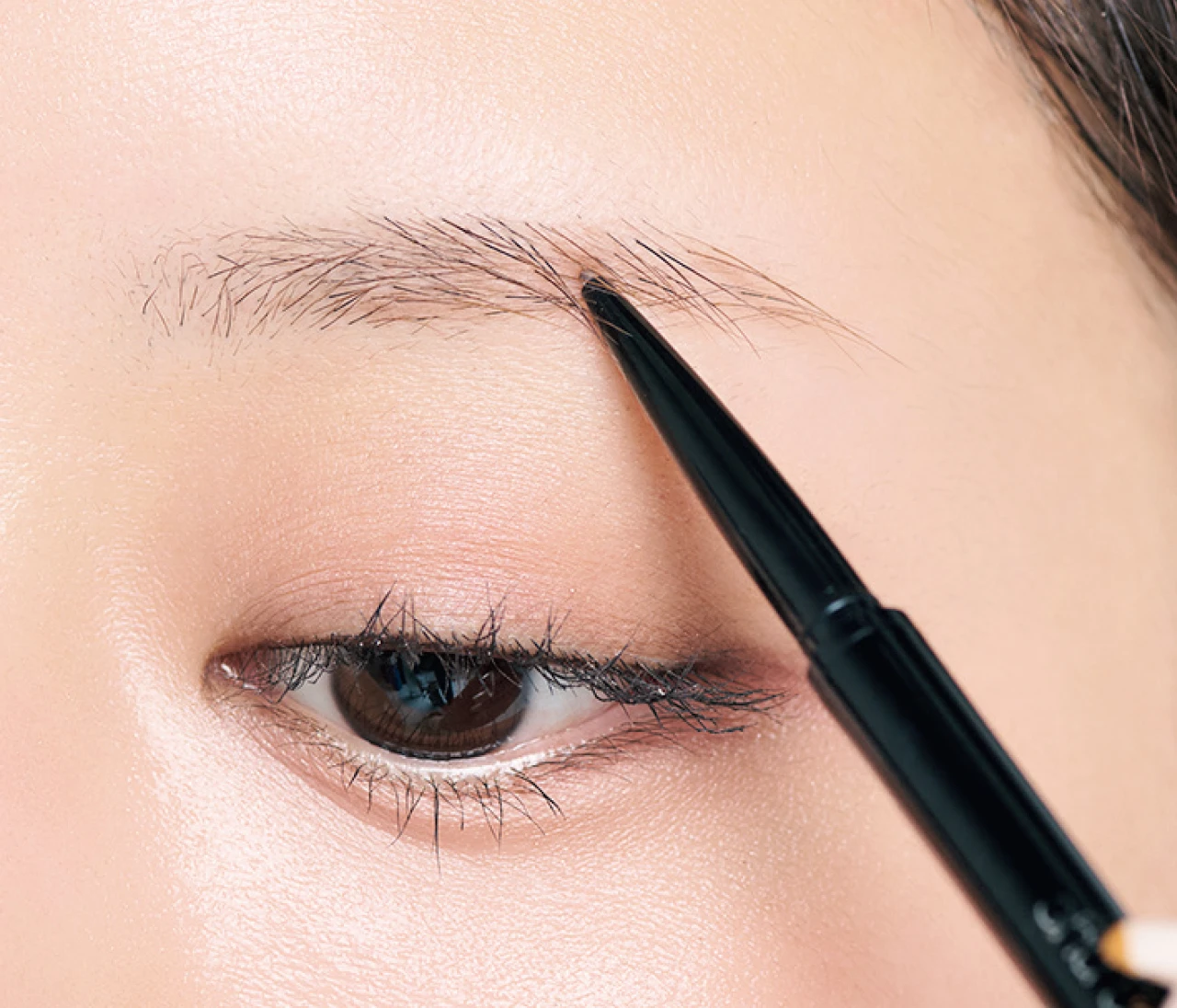 大人眉の正解「薄アーチ眉」はどう作る? 最旬アイブロウのHOW TOを詳しく解説!