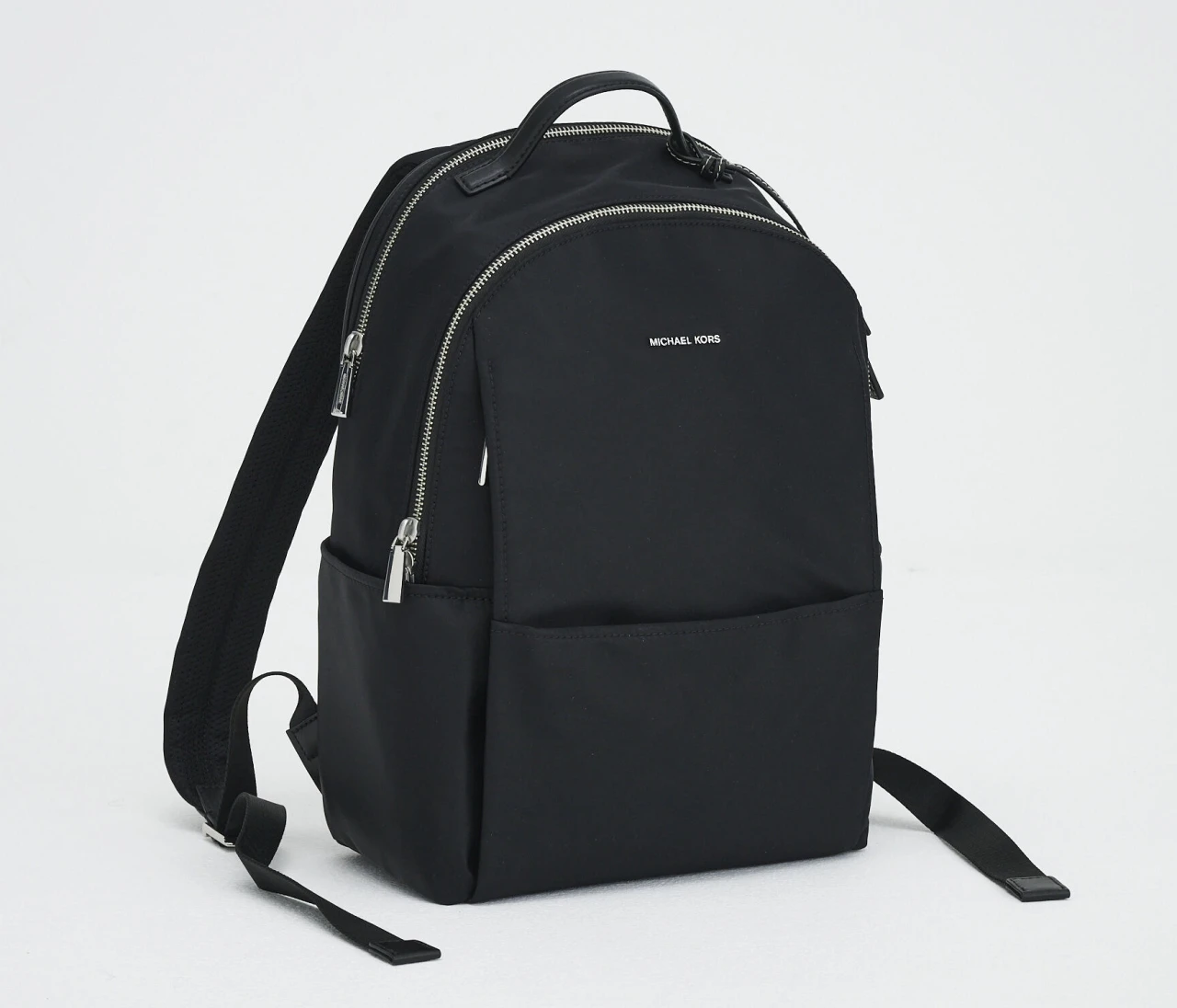 きれいめなのに実用的！ 「マイケル・コース」のナイロンリュック【優秀通勤リュック】