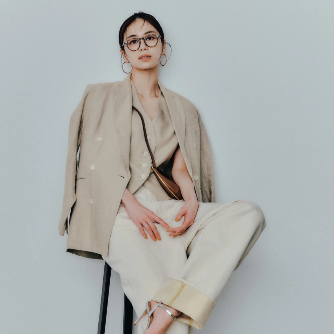 「ハウント」のリネンジレでこなれ感たっぷりに【スタイリスト福田亜矢子さん提案!働く30代女性が更新すべきベーシック】